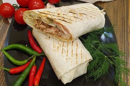 Шаурма в тонком лаваше с говядиной