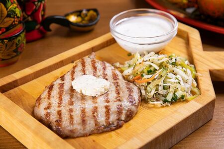 Стейк куриный с пряным маслом