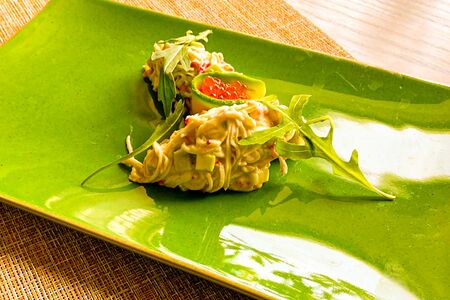 Крабовый салат с авокадо