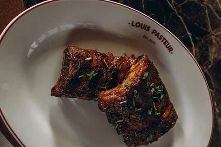 Свиные ребра в медово-перечном соусе