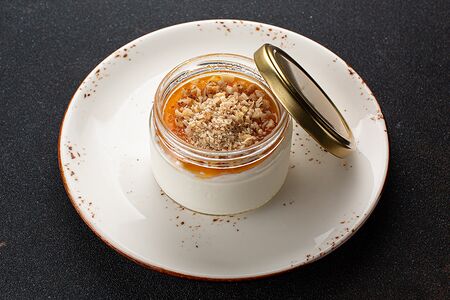 Мацони с медом и орехами