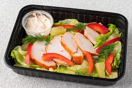 Салат с копчёной грудкой и ананасом