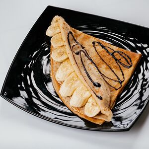 Блин с шоколадным топпингом и бананом