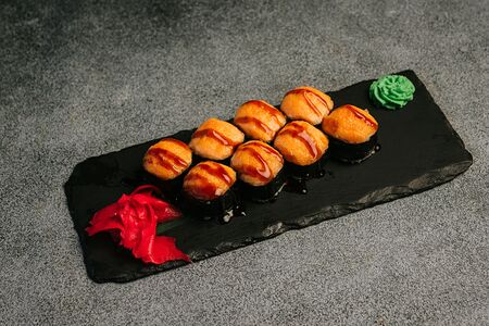 Запеченный ролл с угрем