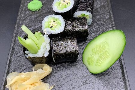 Маки с огурцом