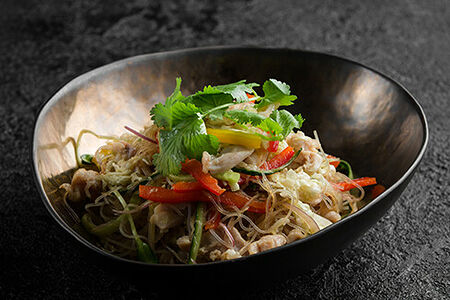 Салат с лапшой и курицей