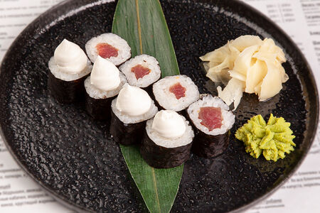 Ролл с тунцом и сыром