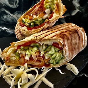 Шаурма Сырная (средняя) с курицей 