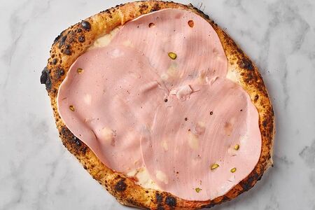 Пицца с мортаделлой