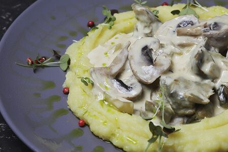 Рапан с картофельным пюре