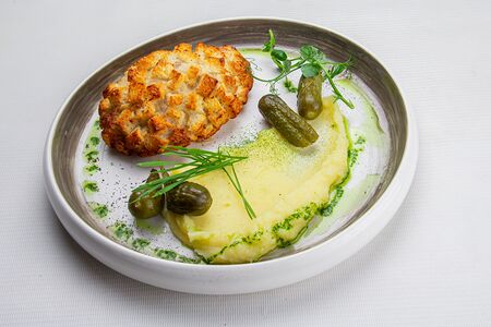 Котлета Пожарская с картофельным пюре