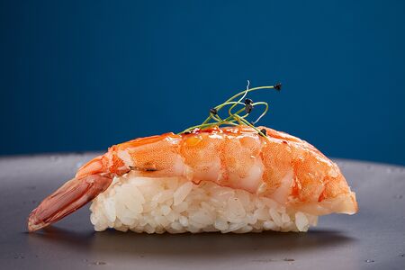 Суши №16 с тигровой креветкой