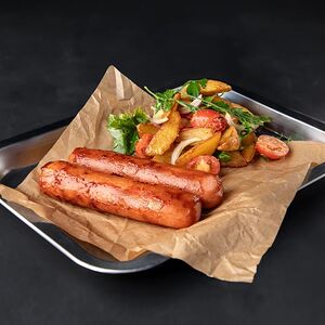 Колбаски барбекю с картофельными дольками