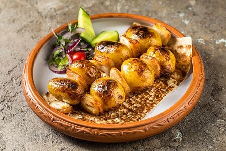 Молодой картофель на углях