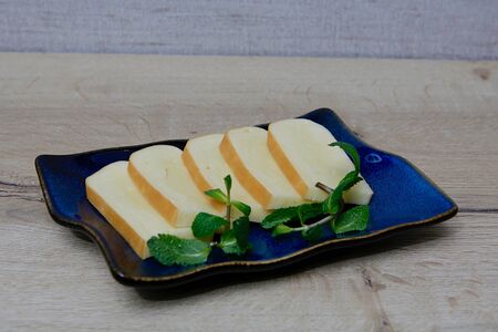 Сыр сулугуни копченый