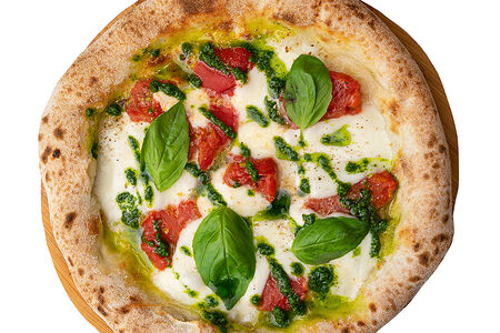 Пицца с томатами и песто