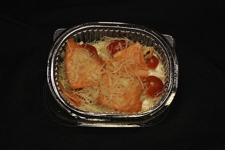 Салат Цезарь с лососем