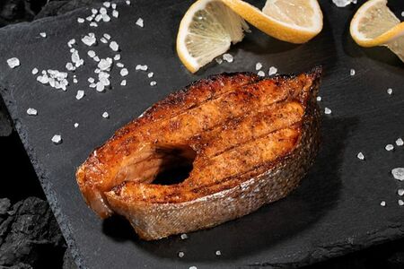 Стейк из сёмги на углях