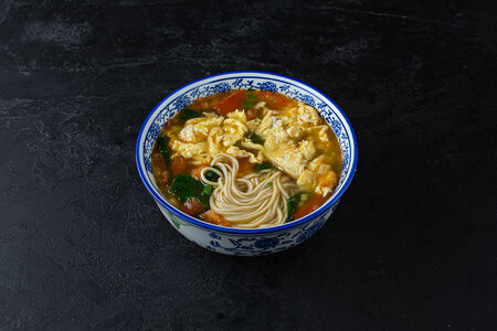 Ланьчжоу рамен с помидором и яйцом