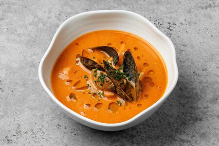 Томатный суп с морепродуктами