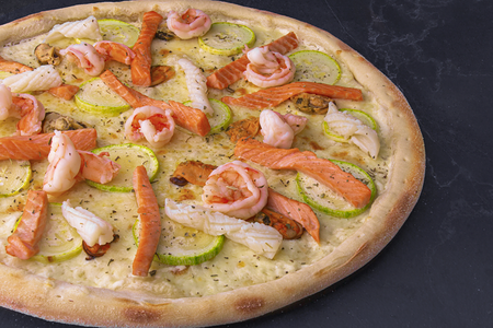 Пицца Дары моря (сливочная)