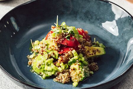 Киноа с креветкой