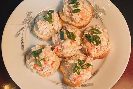 Бутерброды с мясом камчатского краба