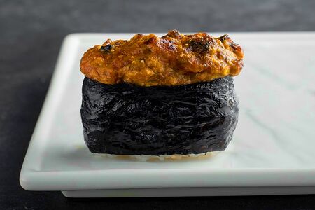 Гункан запеченный Спайси-мидии