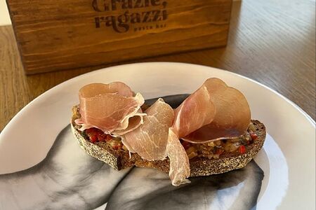 Брускетта с Прошутто