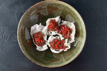 Говядина и рисовые чипсы