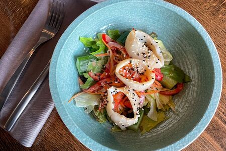 Лёгкий салат с кальмаром