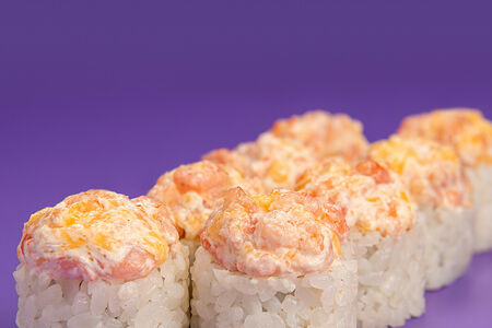 Запеченный ролл с креветкой
