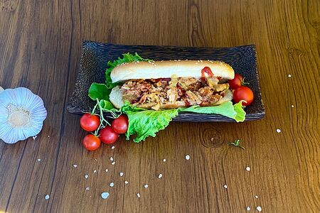 Хот-дог с курицей гриль