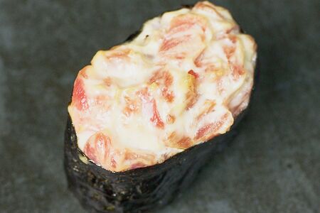 Гункан тунец