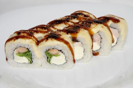 Запеченный ролл Сырный