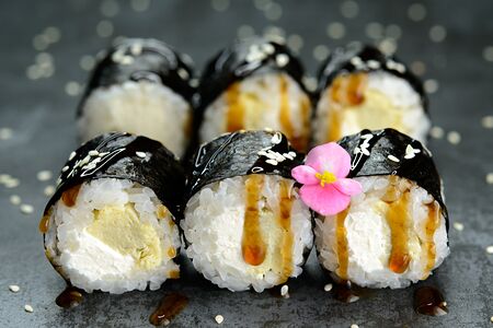 08. Малый ролл с омлетом и сыром