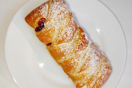 Слойка с конфитюром