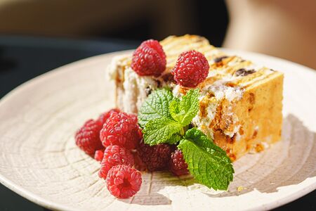 Карамельный медовик