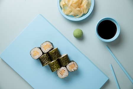 Хосомаки с томаго