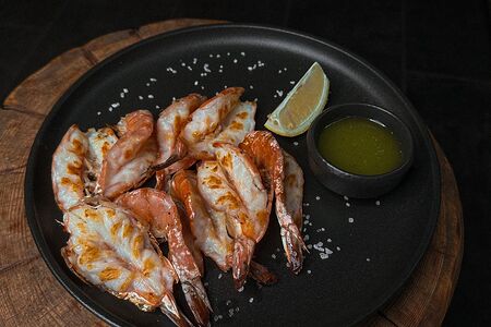 Креветки на гриле с соусом по-сицилийски