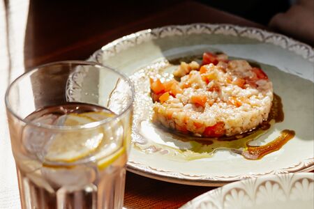 Тар-тар из креветок и томатов