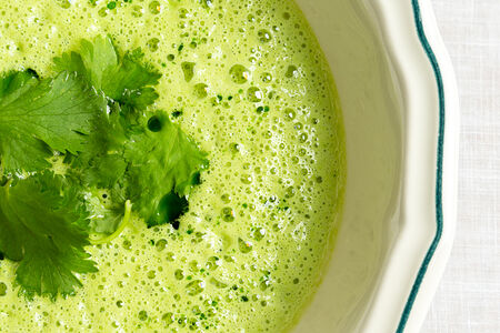 Сливочный суп из моллюсков и палтуса с зеленым карри