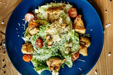 Цезарь с курицей