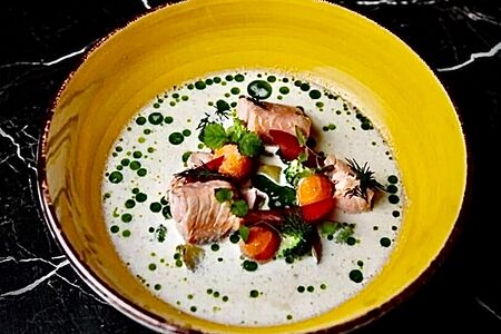 Уха сливочная с лососем