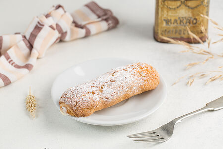 Эклер ванильный с кракелюром