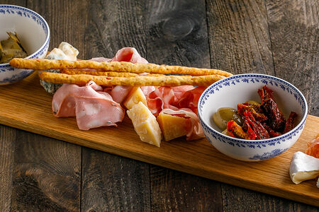 Большая доска закусок