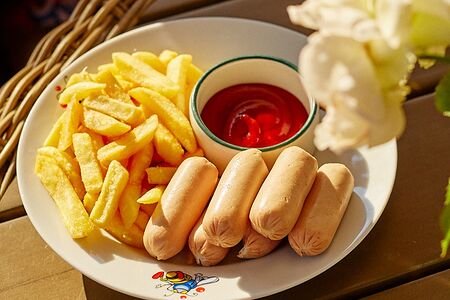 Картофель фри с сосисками 