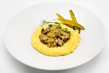 Бефстроганов из вырезки с картофельным пюре