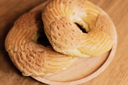 Эклер с сырным кремом