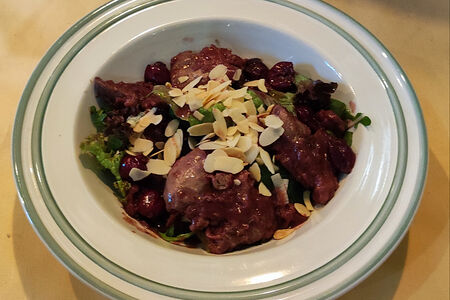 Салат с куриной печенью